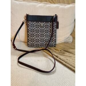 Coach Signature Swingpack North South Brown